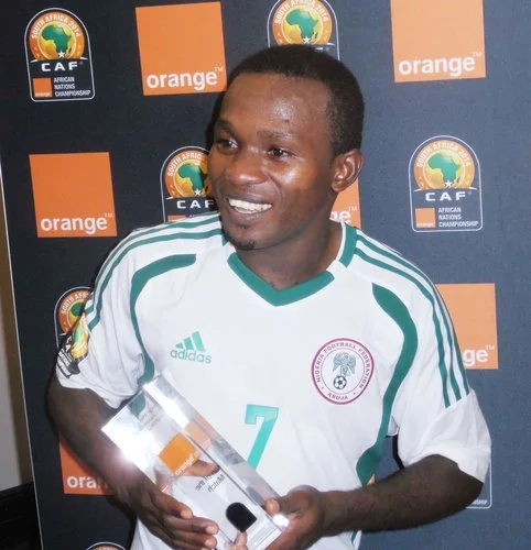 rsz_pic_4_ejike_uzoenyi_with_the_man_of_the_match_award_in_south_africa