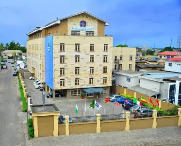 In Lagos: 112 Guests Evicted From Best Western Hotel By Police As AMCON Take Over Assets