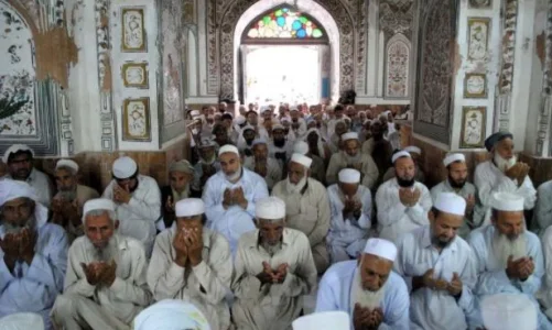 Gunman Opens Fire on Worshippers in Shiite Mosque, 10 Dead