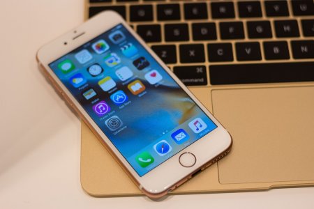 Apple apologizes for slowing down iPhones, offers $29 battery replacements until December 2018
