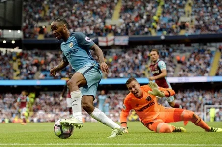 Man-City-sterling1.jpg Man-City-sterling1.jpg