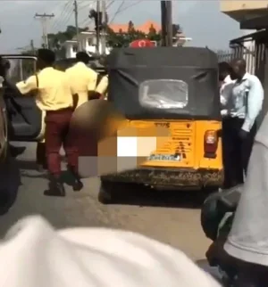 drama-as-man-strips-unclad-to-stop-lastma-officials-from-impounding-his-tricycle-in-lagos-photos.jpg drama-as-man-strips-unclad-to-stop-lastma-officials-from-impounding-his-tricycle-in-lagos-photos.jpg