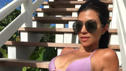 kourtney-kardashian-shows-bare-butt-vacation-ftr.jpg kourtney-kardashian-shows-bare-butt-vacation-ftr.jpg