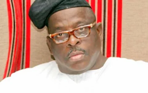 Buruji-Kashamu.jpg Buruji-Kashamu.jpg