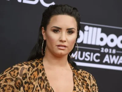 Hollywood Life-Demi-Lovato.jpg Hollywood Life-Demi-Lovato.jpg