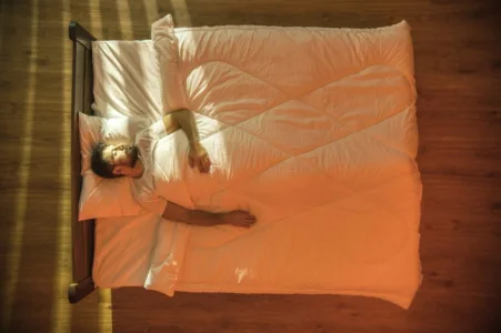 The-Serious-Reason-You-Need-to-Sleep-in-the-Dark-760x506.jpg The-Serious-Reason-You-Need-to-Sleep-in-the-Dark-760x506.jpg