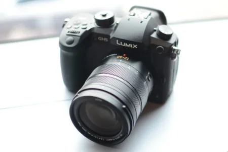 panasonic-lumix-gh5.jpg panasonic-lumix-gh5.jpg