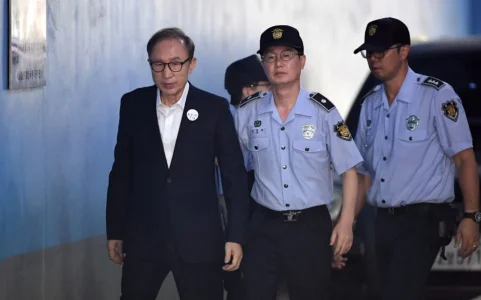 The Guardian Newspaper-Lee Myung-bak.jpg The Guardian Newspaper-Lee Myung-bak.jpg