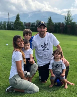 Yabaleftonline-Lionel Messi and Family.jpg Yabaleftonline-Lionel Messi and Family.jpg