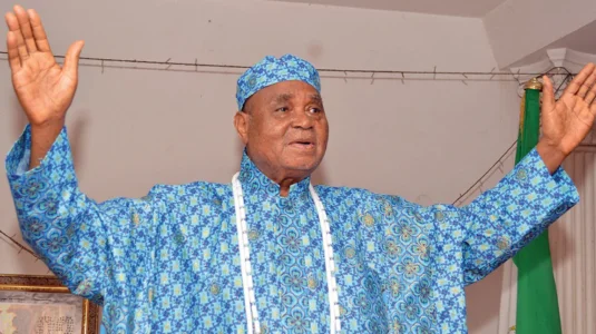 Sir-Gabriel-Igbinedion.jpg Sir-Gabriel-Igbinedion.jpg