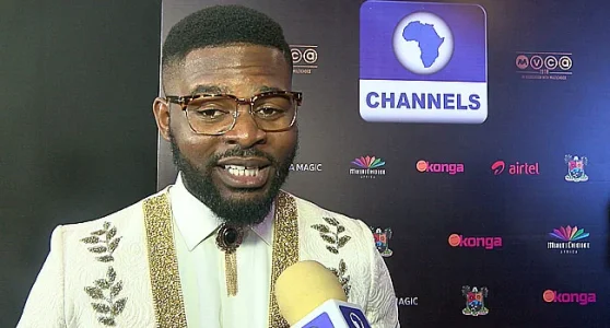 Falz.jpg Falz.jpg