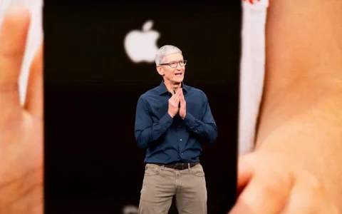 Tim-Cook.jpg Tim-Cook.jpg