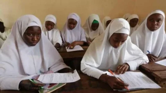 Pulse.ng-school-girls-in-hijab.jpg Pulse.ng-school-girls-in-hijab.jpg