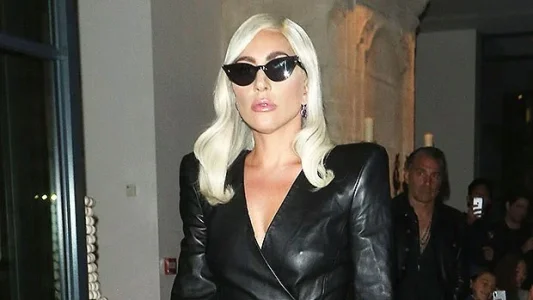 Lady Gaga S Wardrobe Malfunction Reveals Crotch While Walking In