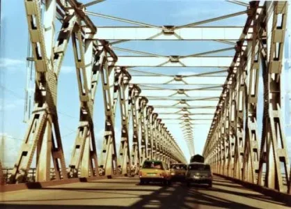 onitsha-bridge-how-people-travelled-then-vs-now.jpg onitsha-bridge-how-people-travelled-then-vs-now.jpg