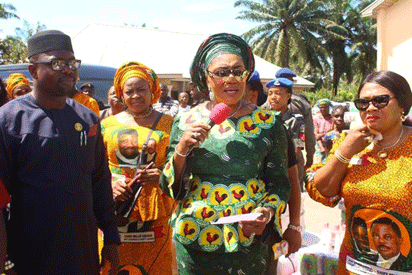 mrs-obiano.gif mrs-obiano.gif