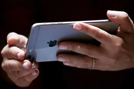 iPhone.jpg iPhone.jpg