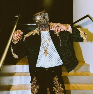 wizkid-becomes-the-first-african-artiste-to-walk-at-dg-fashion-show.jpg wizkid-becomes-the-first-african-artiste-to-walk-at-dg-fashion-show.jpg