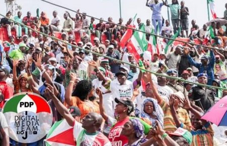 Pictures Of How Atiku Was Welcomed In Ibadan By Pdp Supporters - 