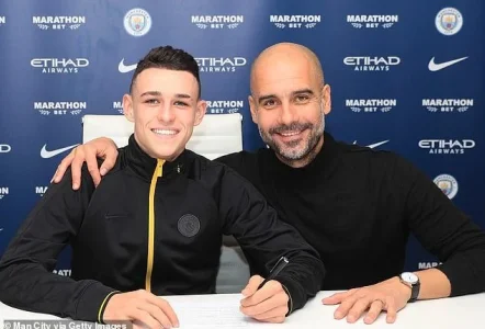 Pep_Guardiola - Phil Foden.jpg Pep_Guardiola - Phil Foden.jpg
