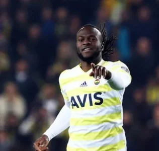victor moses.JPG victor moses.JPG
