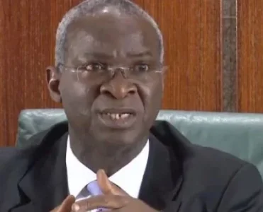 fashola.JPG