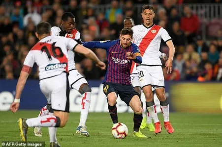 Messi vs Rayo Vallecano.jpg Messi vs Rayo Vallecano.jpg