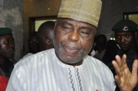 Raymond Dokpesi.jpg Raymond Dokpesi.jpg