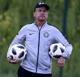Gernot Rohr.png