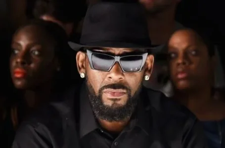 R.Kelly.JPG R.Kelly.JPG