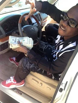 Waconzy with $100,000 (1).jpg Waconzy with $100,000 (1).jpg