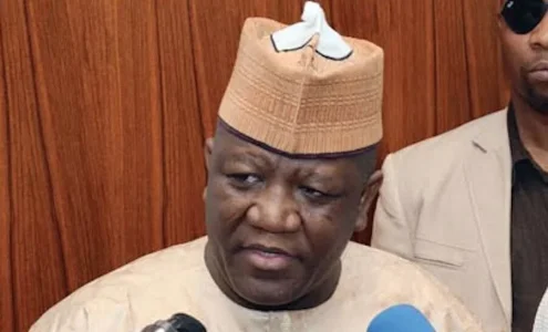 Abdulazizi-Yari.jpg Abdulazizi-Yari.jpg