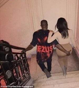 Kanye West grabbing Kim Kardashian's bum.jpg Kanye West grabbing Kim Kardashian's bum.jpg