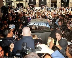 Kim Kardashian arrives at the venue.jpg Kim Kardashian arrives at the venue.jpg