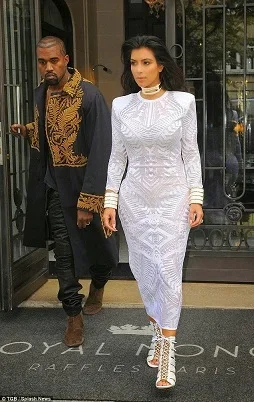 Kim Kardashian on the way to the event.jpg Kim Kardashian on the way to the event.jpg