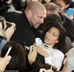 Kim Kardashian rescued by her bodyguard.jpg Kim Kardashian rescued by her bodyguard.jpg