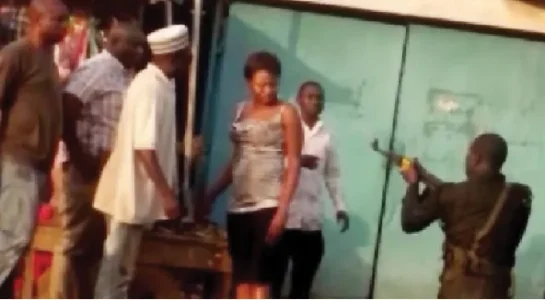 Police-corporal-threatening-to-shoot-a-woman-in-Lagos.jpg Police-corporal-threatening-to-shoot-a-woman-in-Lagos.jpg