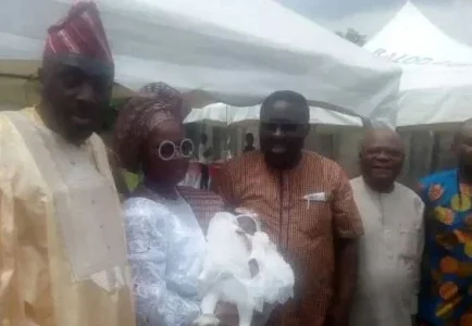asiwaju.JPG asiwaju.JPG