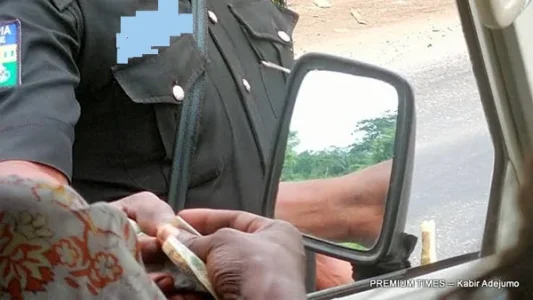police-bribe.jpg police-bribe.jpg