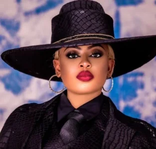 Nina Ivy.jpg Nina Ivy.jpg
