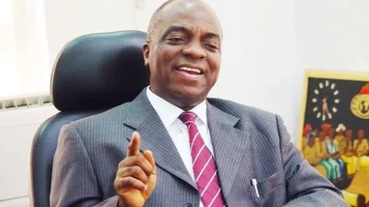 Bishop-David-Oyedepo-Biography.jpg Bishop-David-Oyedepo-Biography.jpg
