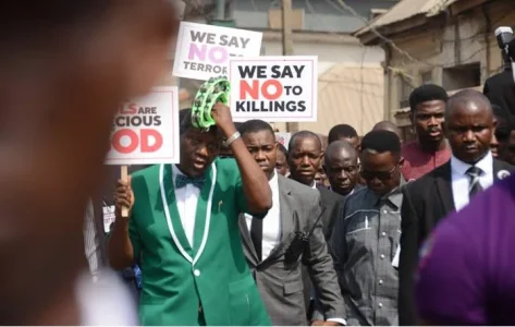 Pastor-Adeboye-leads-protest2.jpg Pastor-Adeboye-leads-protest2.jpg
