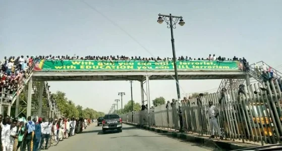 Maiduguri-crowd-no-say-Buhari-we-dont-want-you.jpg Maiduguri-crowd-no-say-Buhari-we-dont-want-you.jpg
