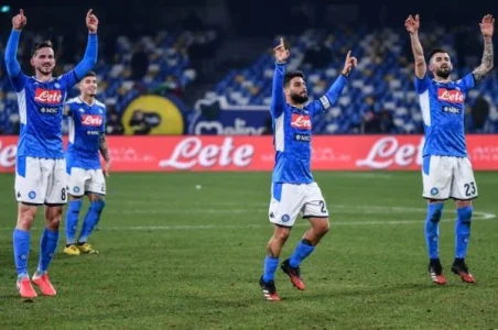 Napoli-players-.jpg