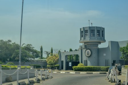 University_of_Ibadan_gate,_Ibadan4.jpg