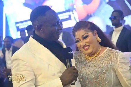 Nigerian Prophet, Jeremiah Fufeyin, Surprises Wife with N55 Million Cash on Her Birthday During Church Service