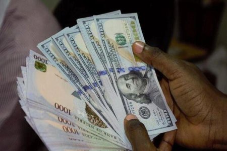Naira Weakens with Dollar at N1,700, Pound Sterling at N2,100 in Lagos