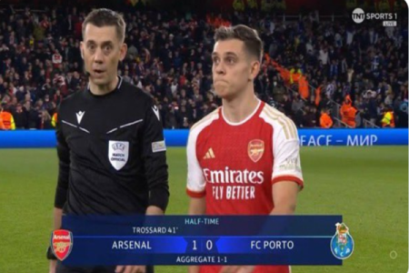 Referee or Forward? Trossard's Resemblance to Turpin Steals the Show in Arsenal Triumph
