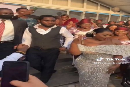 [Video] Nigerians Fighting Another Gender War Over Car Given to Bride By Her Family on Her Wedding Day