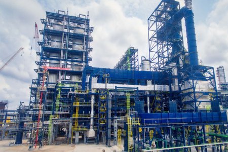 Nigerians Applaud as Dangote Petroleum Refinery in Lekki Starts Diesel Rollout via Land Transport